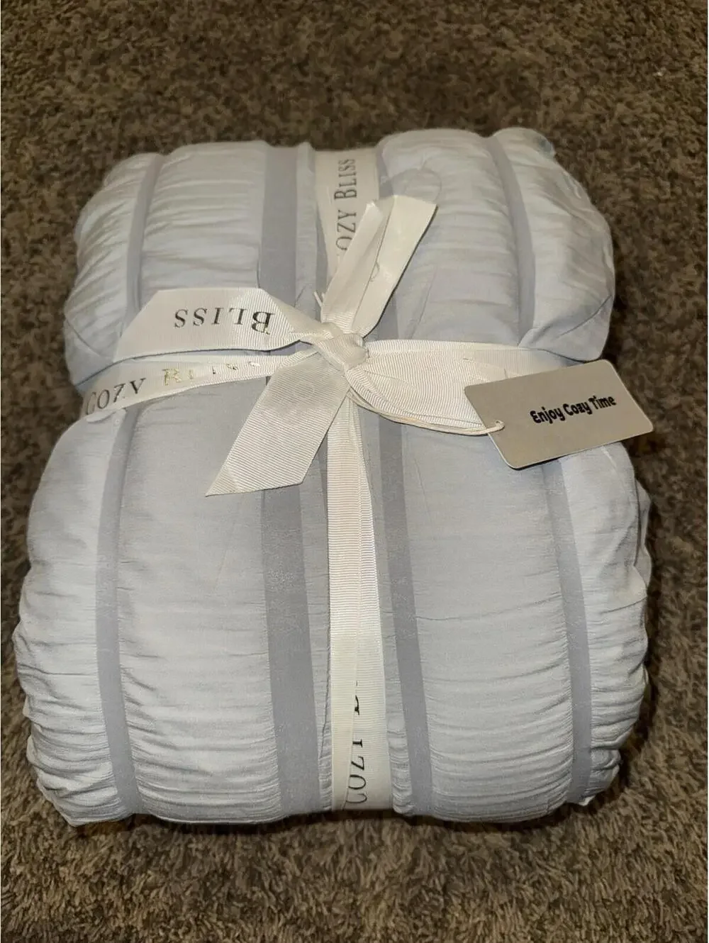 NEW  COZY BLISS Gray Seersucker King Size Cooling comforter